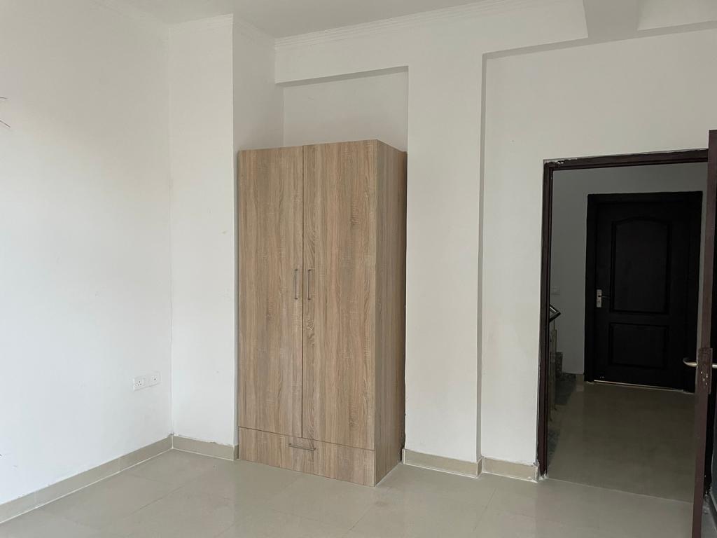 Rental 4 Bedroom 2575 Sq.Ft. Villa in Amrapali Leisure Valley, Noida