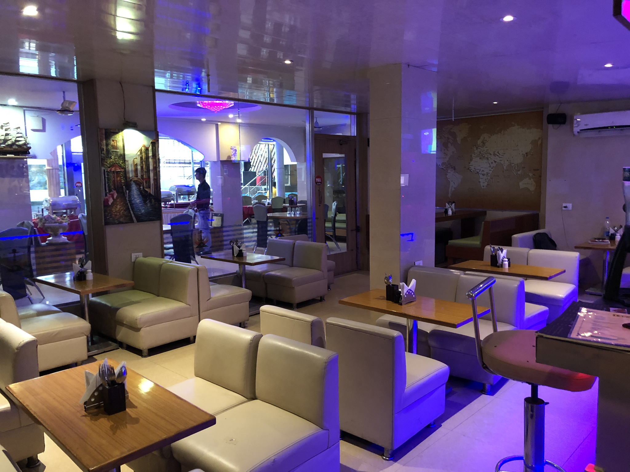 Rental Commercial Shop 8000 Sq.Ft. in Vashi Navi Mumbai 6067437