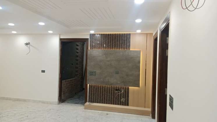 3 Bedroom 220 Sq.Yd. Builder Floor in Mansarover Garden Delhi