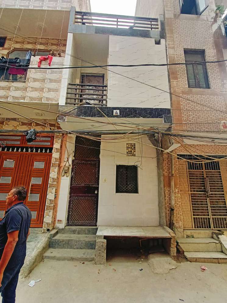 3 Bedroom 40 Sq.Yd. Independent House in Dwarka Mor Delhi