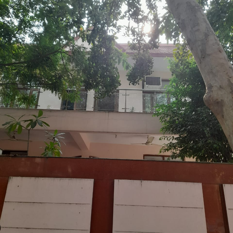 5 Bedroom 250 Sq.Mt. Independent House in Sector 27 Noida