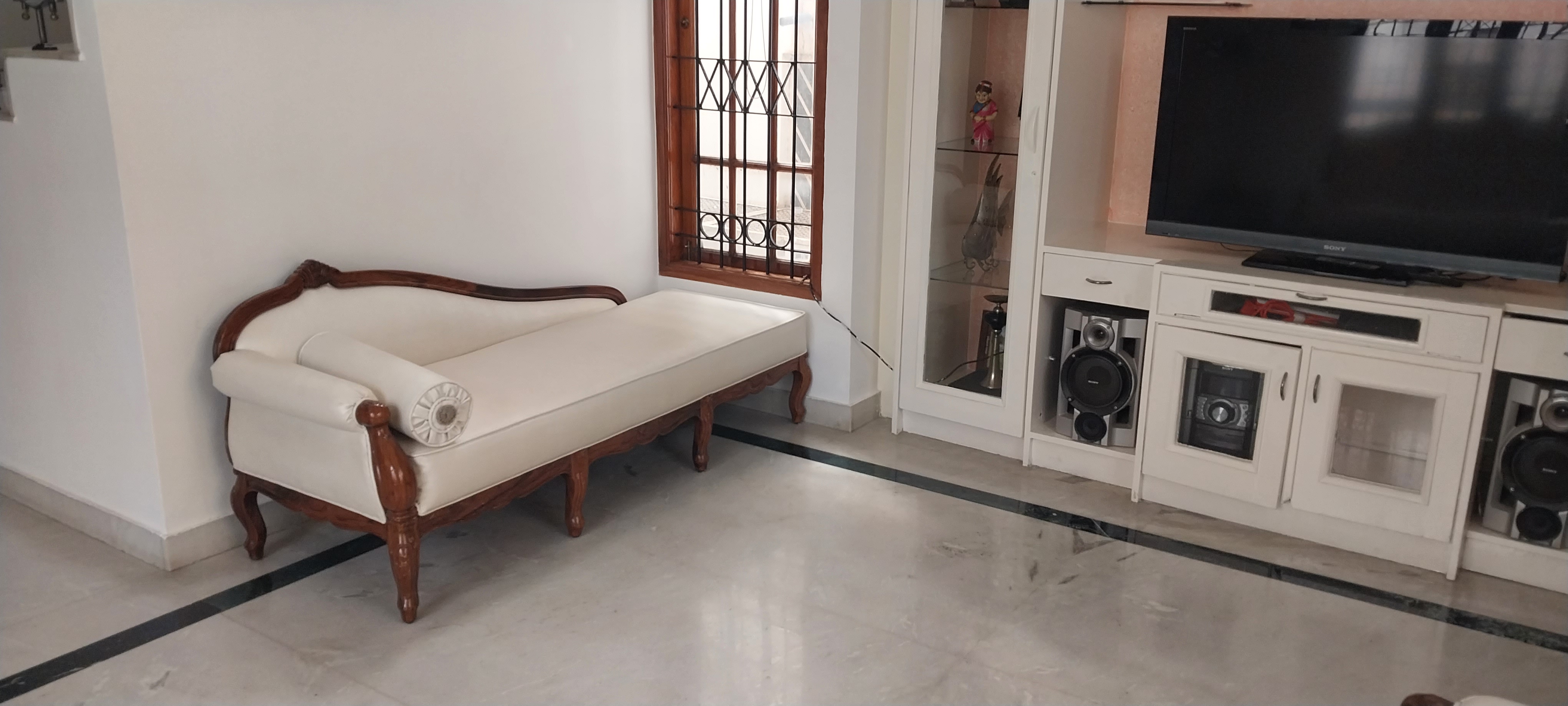 Rental 4 Bedroom 2000 Sq.Ft. Independent House in Bull Temple Road