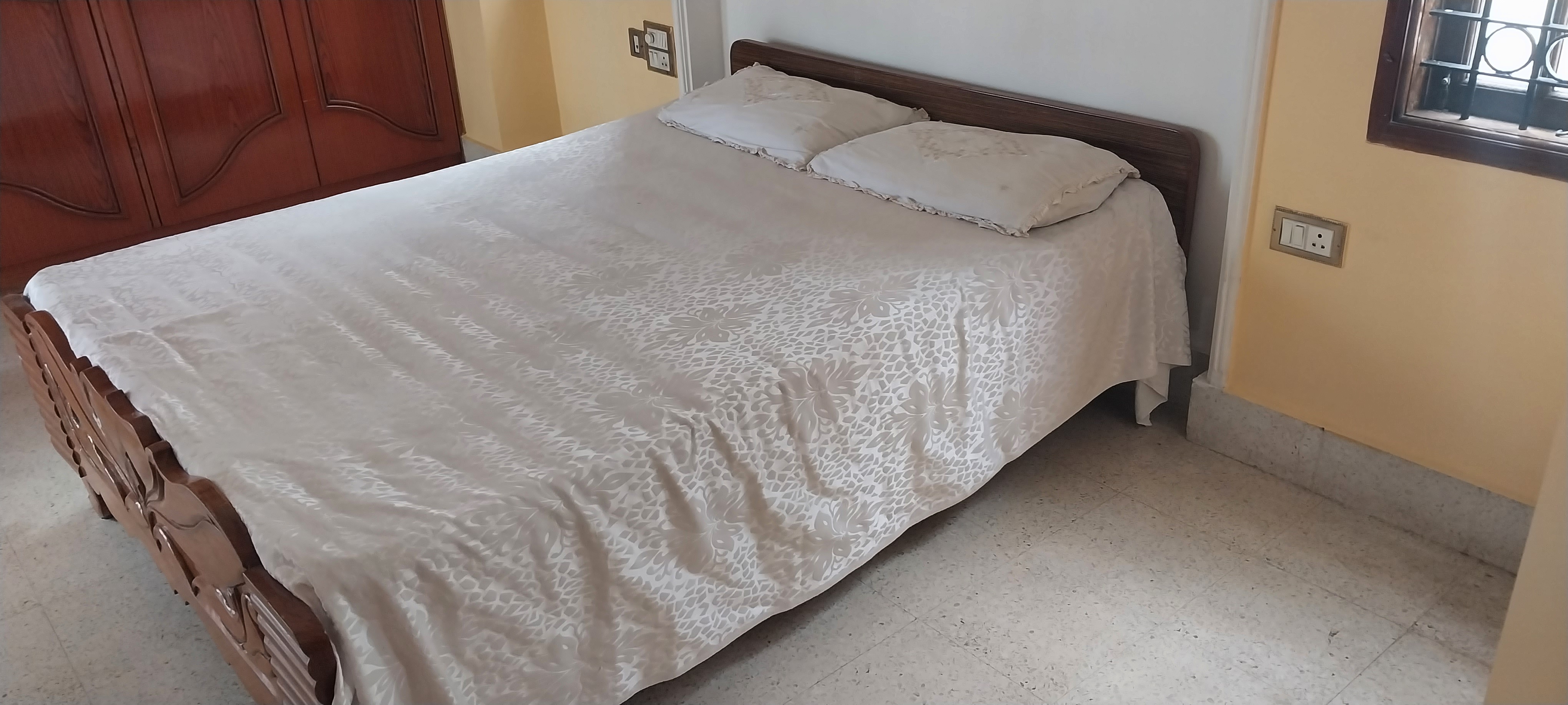 Rental 4 Bedroom 2000 Sq.Ft. Independent House in Bull Temple Road