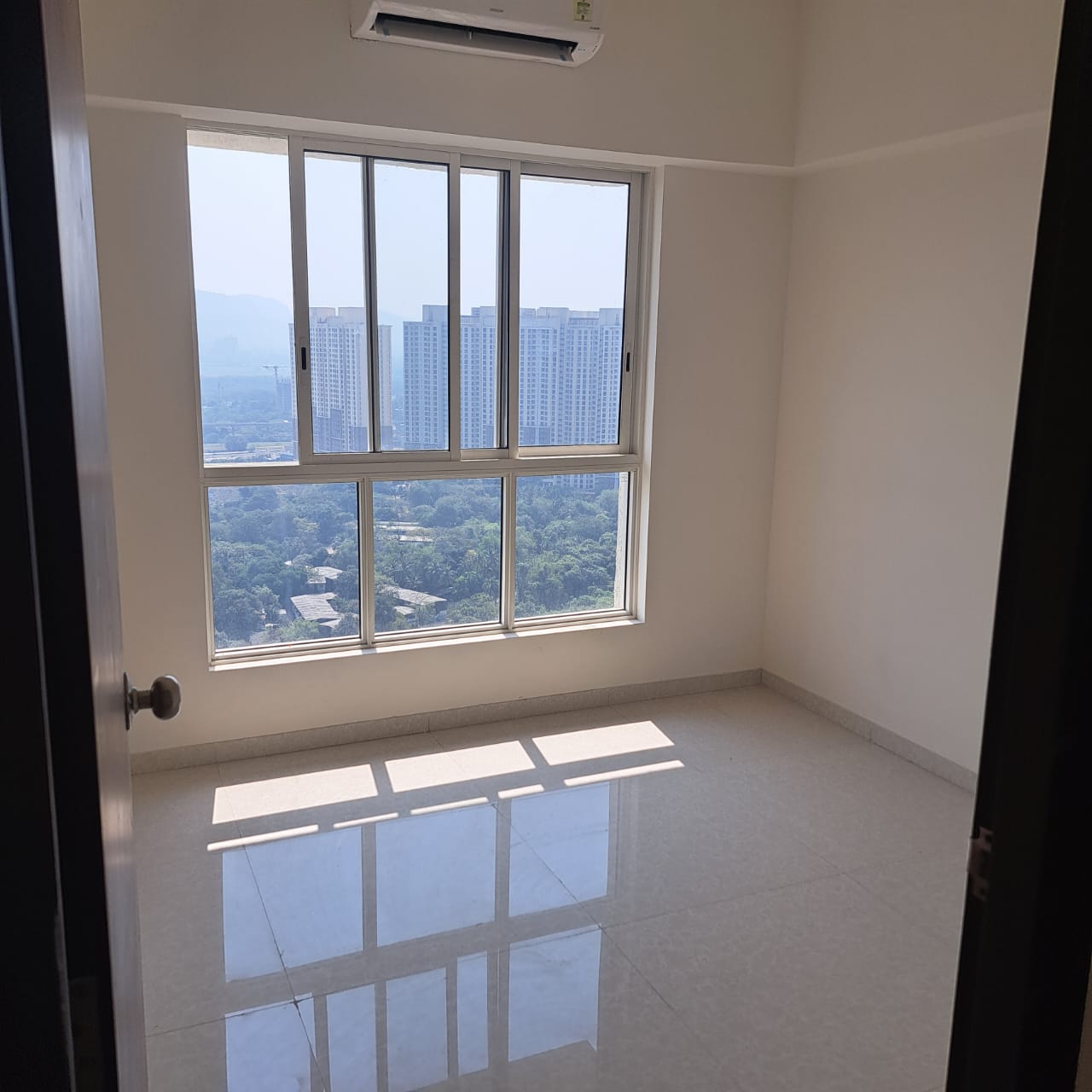 Rental 2 Bedroom 735 Sq.Ft. Apartment in Lodha Amara, Kolshet Road