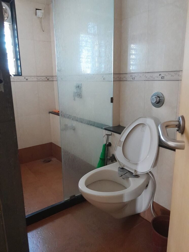 Bathroom, karachi-citizens-chs 2 Bedroom 1150 Sq.Ft. Apartment In Juhu Mumbai 6074973