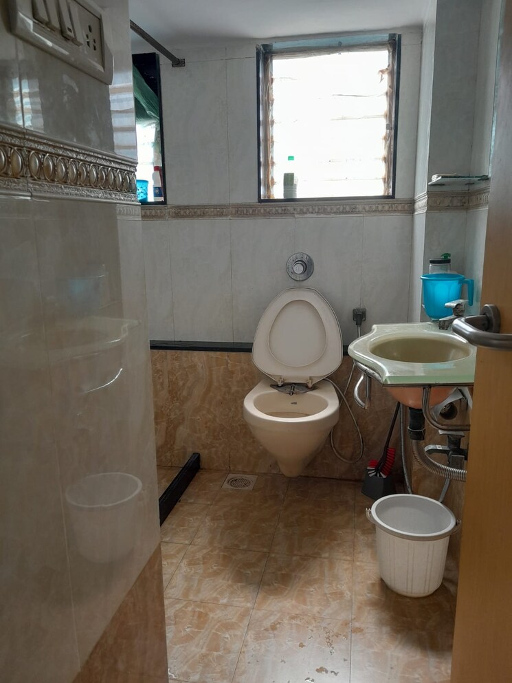 Attached Bathroom, karachi-citizens-chs 2 Bedroom 1150 Sq.Ft. Apartment In Juhu Mumbai 6074973