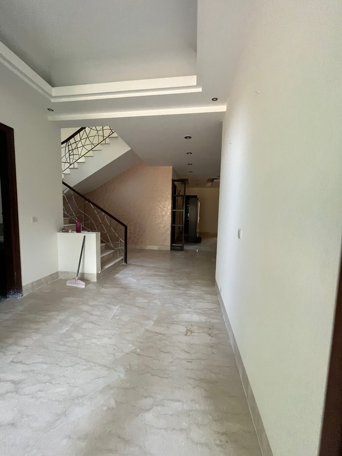 Resale 4 Bedroom 9000 Sq.Ft. Villa in Leaders Vasant Kunj, Vasant Kunj