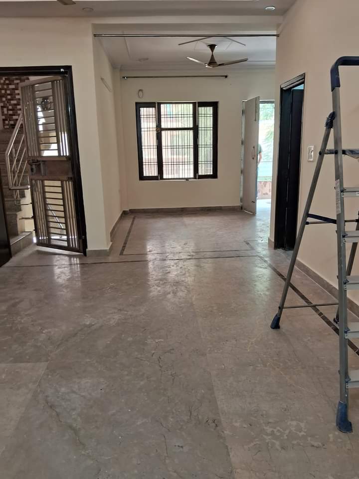 Rental 3 Bedroom 1900 Sq.Ft. Builder Floor in Green Fields Colony Faridabad 6078628