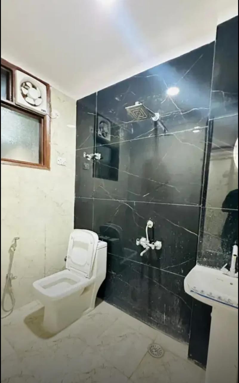 Rental 2 Bedroom 950 Sq.Ft. Builder Floor in Mehrauli RWA, Mehrauli