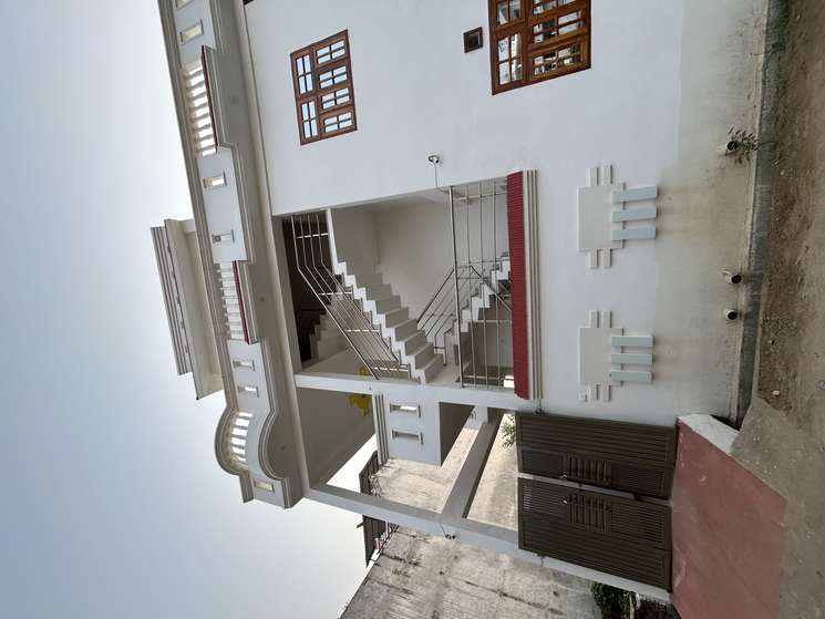 Jankipuram Row House