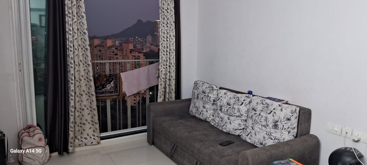 Rental 2 Bedroom 728 Sq.Ft. Apartment in Rustomjee Urbania, Majiwada