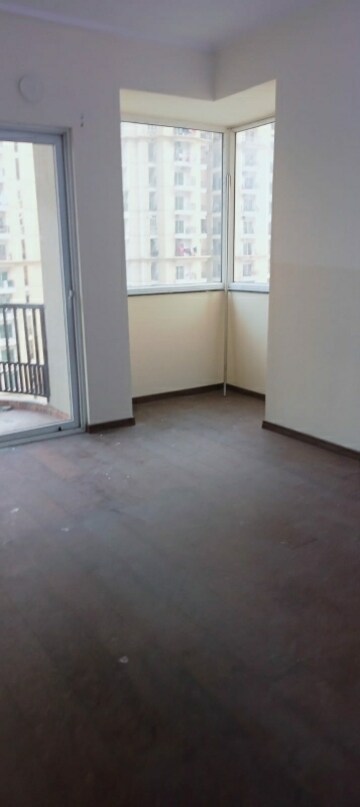 Room in 3 BHK Apartment at Dasnac The Jewel, Sector 75 – for Rent