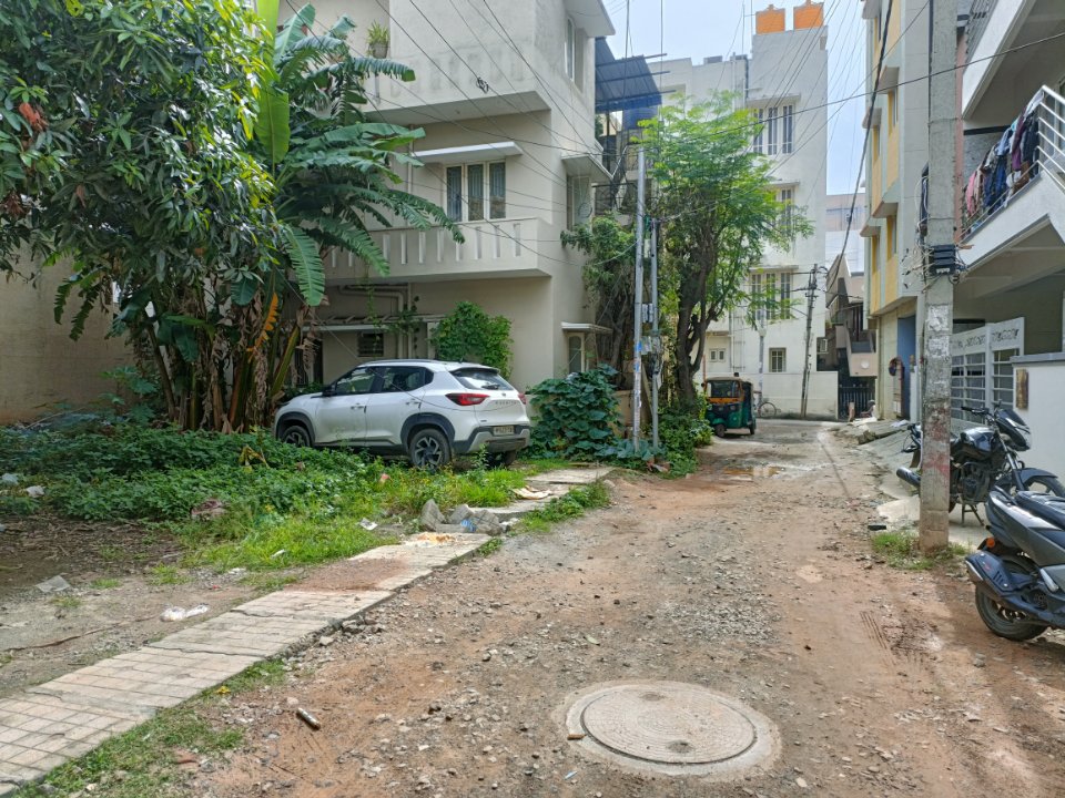 Plot for Sale in Old Madras Road, Bangalore Between 1 Crore to 2 Crore