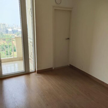 Room in 3 BHK Apartment at Emaar Palm Hills, Sector 77 – for Rent
