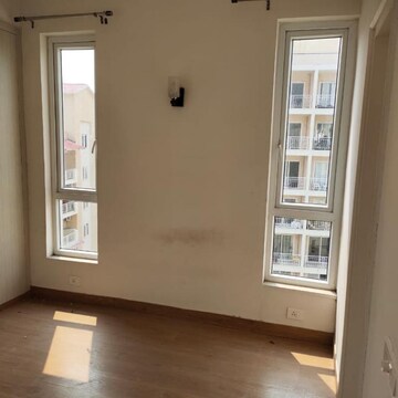 Room in 3 BHK Apartment at Emaar Palm Hills, Sector 77 – for Rent
