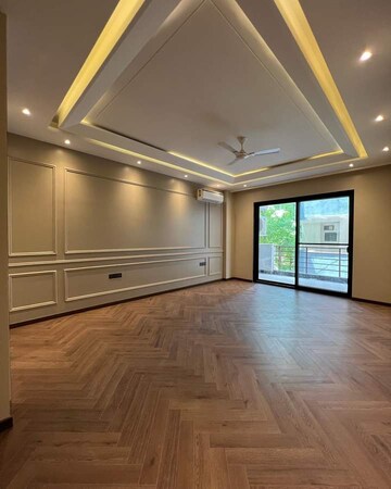 Room in 3 BHK Builder Floor at Sushant Lok I – for Sale