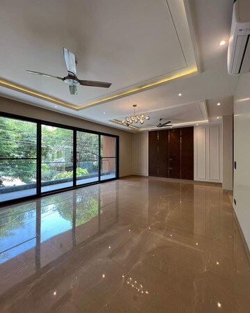 Room in 3 BHK Builder Floor at Sushant Lok I – for Sale