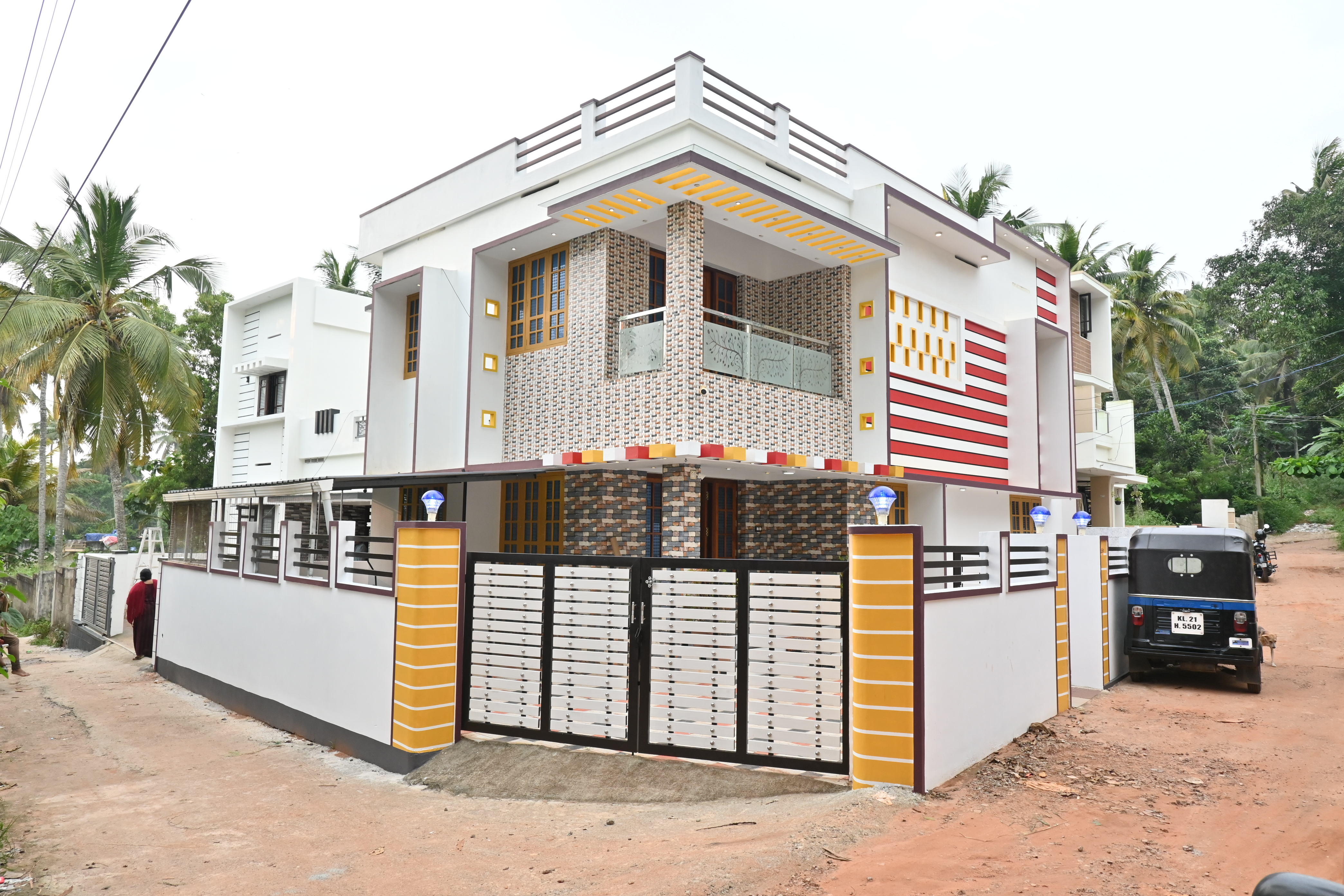 Resale 5 Bedroom 2000 Sq.Ft. Independent House in Thiruvallam Thiruvananthapuram 6107716