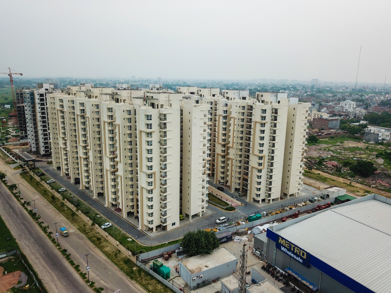 Resale 2 Bedroom 1230 Sq.Ft. Apartment in BBD Green City Sun Breeze