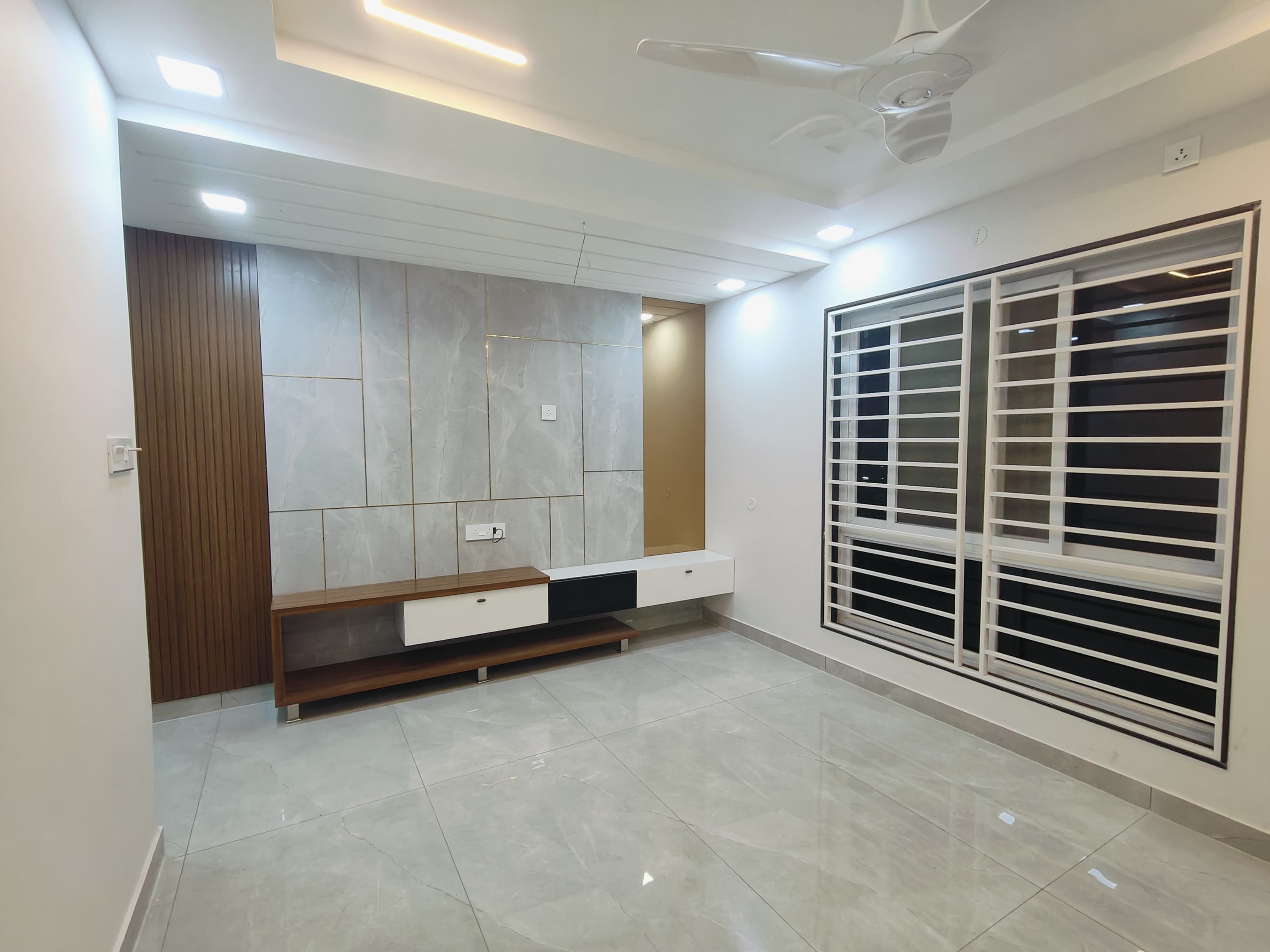 Resale 3 Bedroom 2111 Sq.Ft. Apartment in Mahatma Gandhi Inner Ring