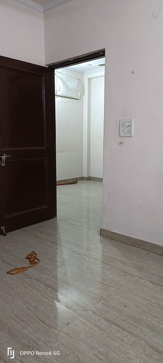 Rental 3 Bedroom 1300 Sq.Ft. Apartment in Chattarpur Delhi 6130095