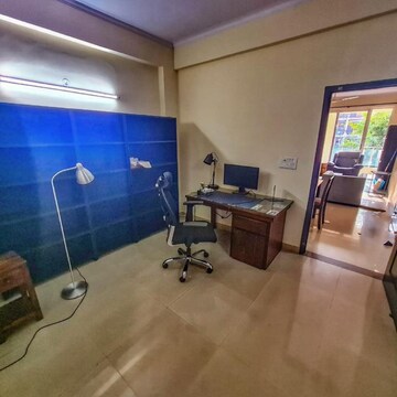 Room in 3 BHK Apartment at Ansal API Esencia, Sector 67 – for Rent