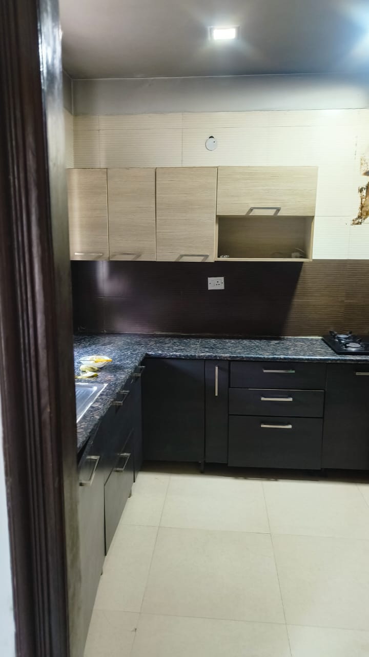Rental 3 Bedroom 1750 Sq.Ft. Apartment in Emaar MGF Emerald Hills