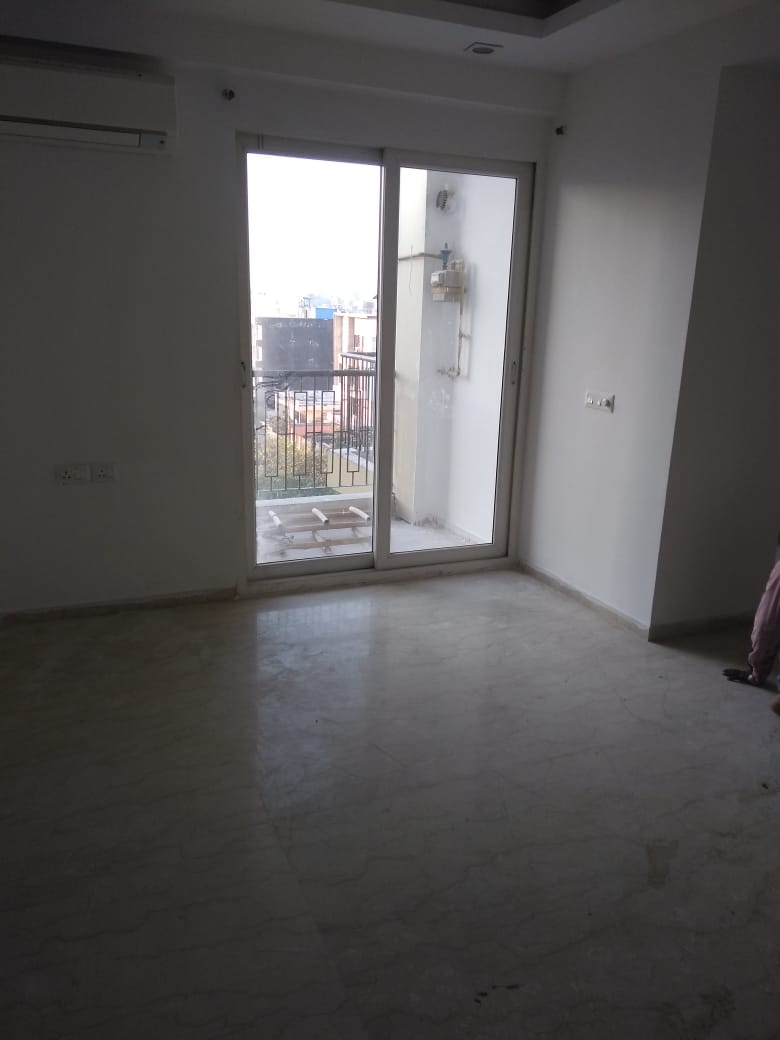 Rental 3.5 Bedroom 2200 Sq.Ft. Independent House in Sector 55 Noida