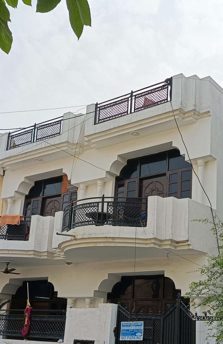 6 Bedroom 180 Sq.Mt. Villa in Sector 41 Noida