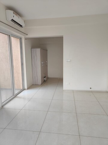 Room in 3 BHK Apartment at Sector 85 – for Sale