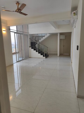 Room in 3 BHK Apartment at Sector 85 – for Sale