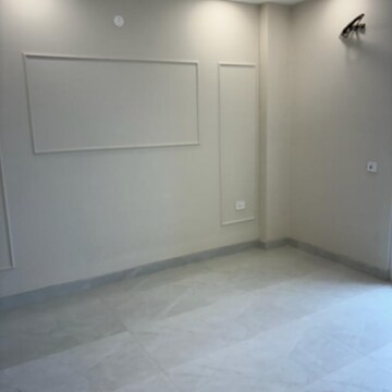 Room in 3 BHK Apartment at Sector 67 – for Rent