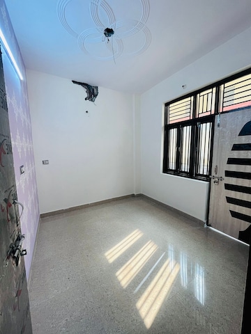 Room in 2 BHK Builder Floor at Dwarka Mor – for Rent