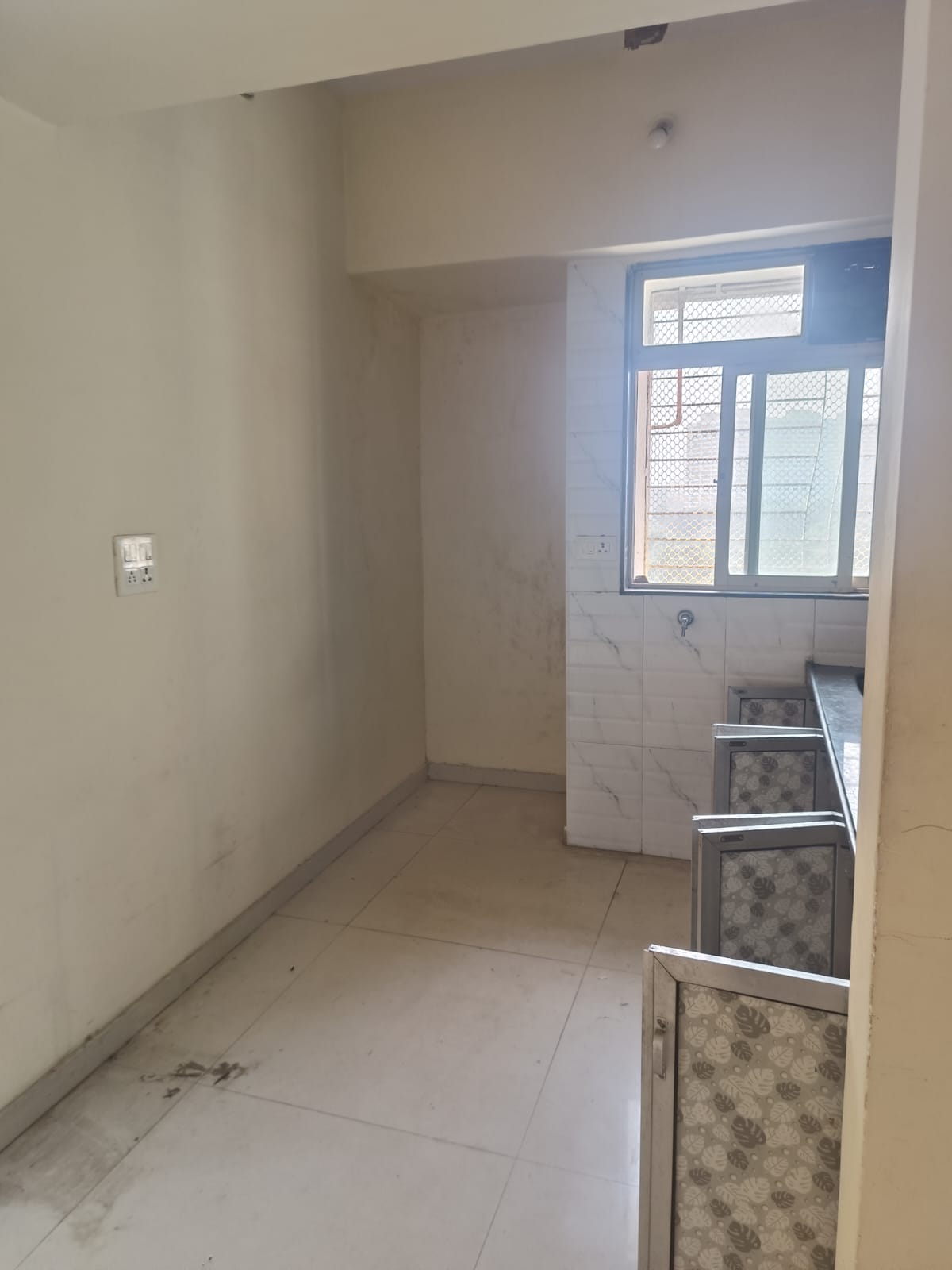 Rental 1 Bedroom 450 Sq.Ft. Apartment in Cosmos Lounge, Manpada Thane