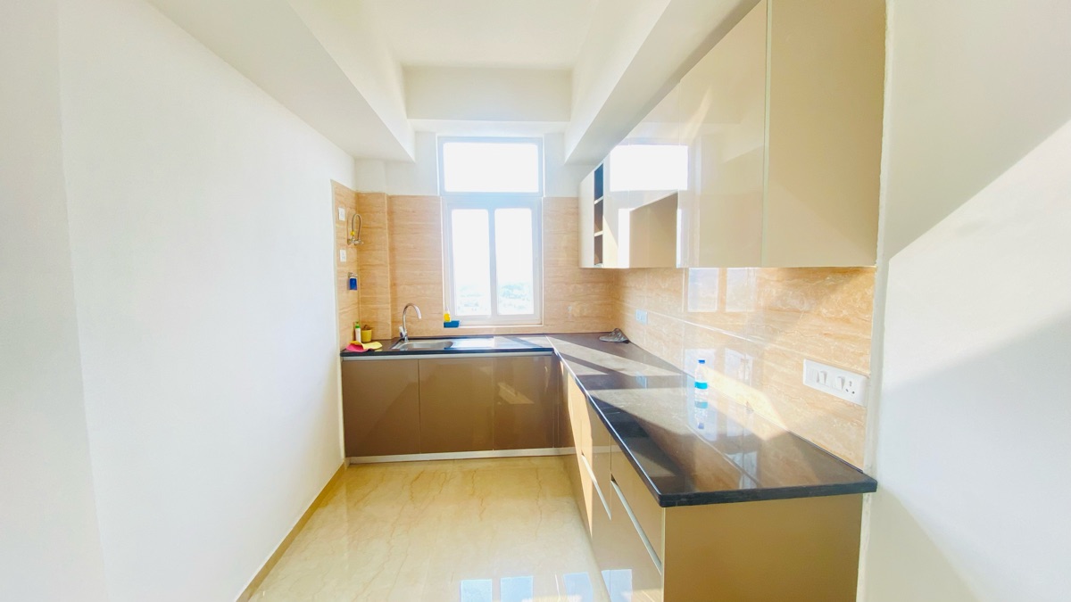 Rental 2 Bedroom 1000 Sq.Ft. Apartment in Omaxe Ambrosia, North