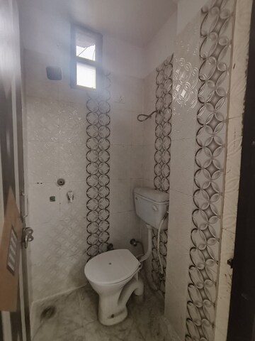 Attached Bathroom in 3 BHK Builder Floor at Dwarka Mor – for Rent
