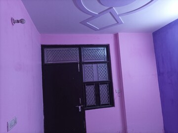 Room in 3 BHK Builder Floor at Dwarka Mor – for Rent