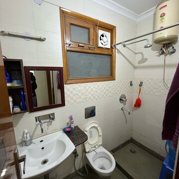 Attached Bathroom in 3 BHK Builder Floor at Janakpuri – for Rent