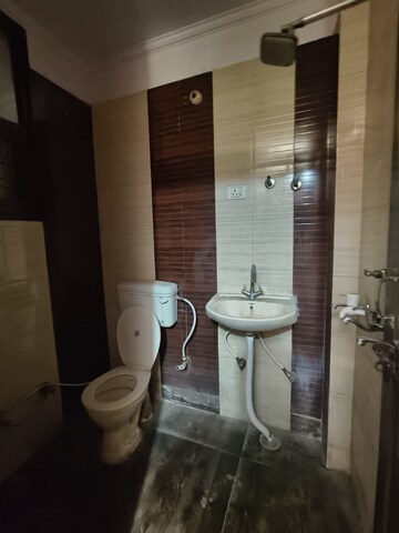 Attached Bathroom in 2 BHK Builder Floor at Dwarka Mor – for Rent