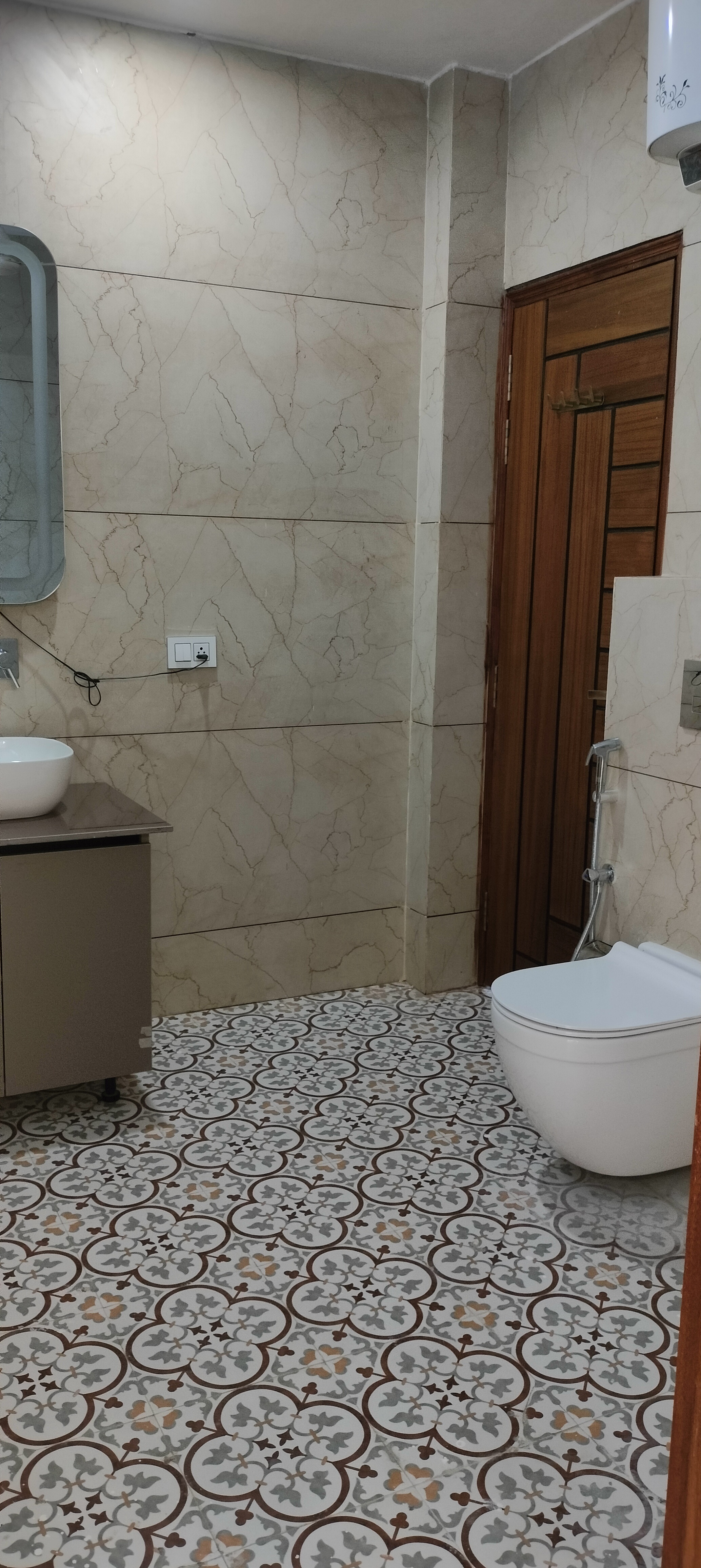 Rental 4 Bedroom 3152 Sq.Ft. Apartment in Emaar MGF Emerald Hills