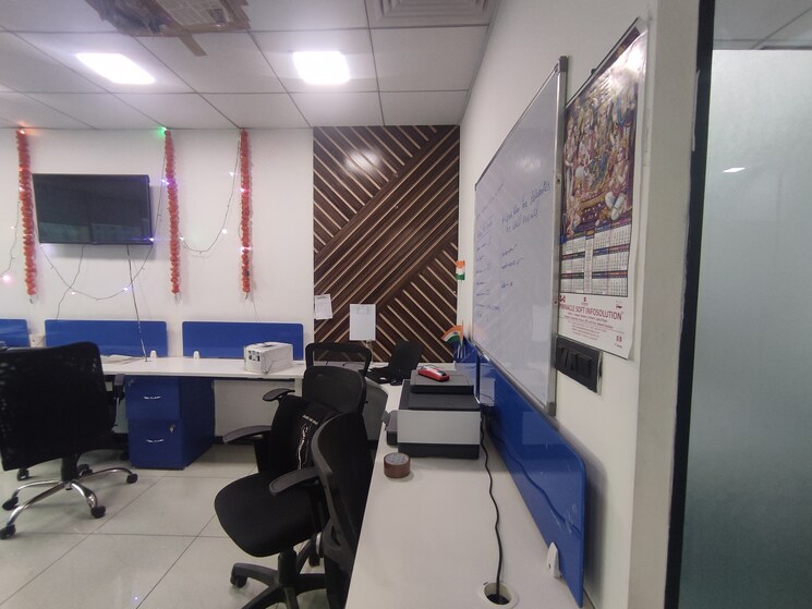 Team Area, the-iconic-corenthum Commercial Office Space 500 Sq.Ft. In Sector 62 Noida 6148913