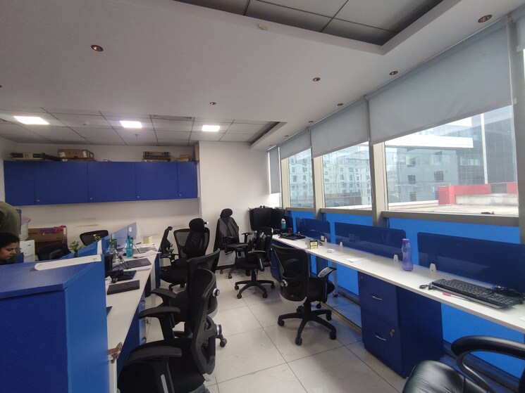 Team Area, the-iconic-corenthum Commercial Office Space 500 Sq.Ft. In Sector 62 Noida 6148913