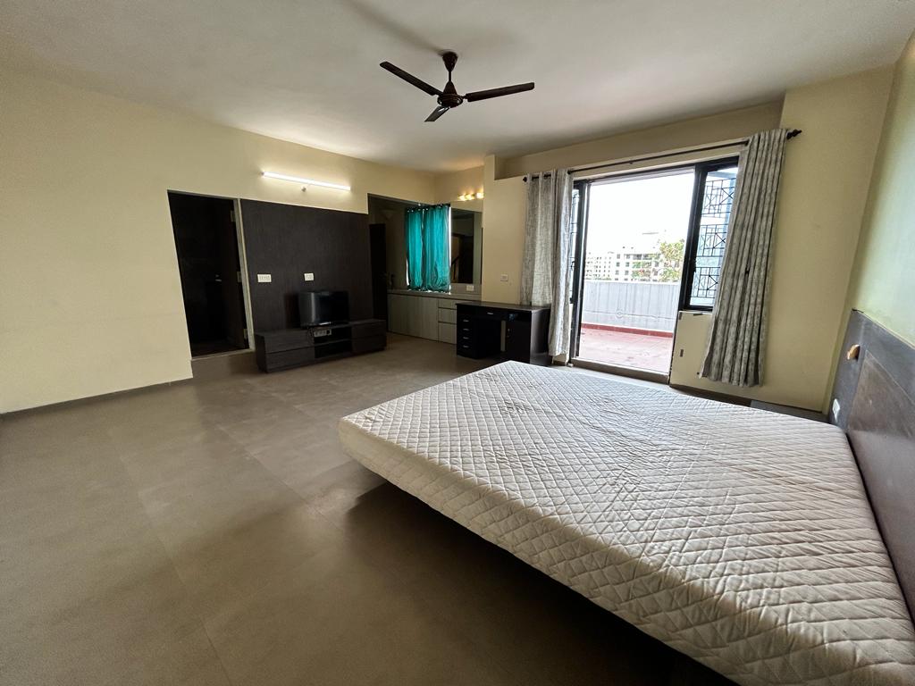 Rental 3 Bedroom 2500 Sq.Ft. Penthouse in Goel Ganga Hamlet, Viman