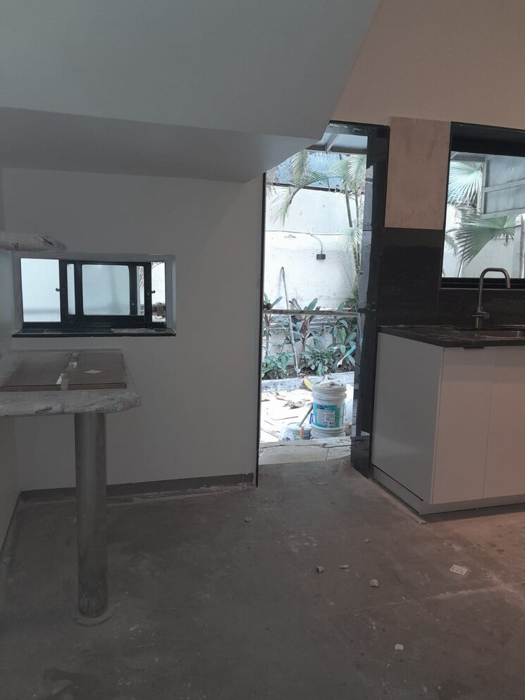 Nearby, juhu 3 Bedroom 3000 Sq.Ft. Villa In Juhu Mumbai 6152097