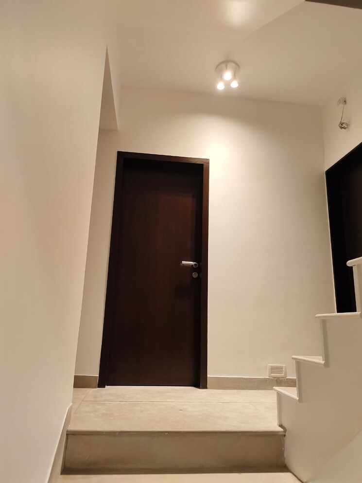 Attached Bathroom, juhu 3 Bedroom 3000 Sq.Ft. Villa In Juhu Mumbai 6152097