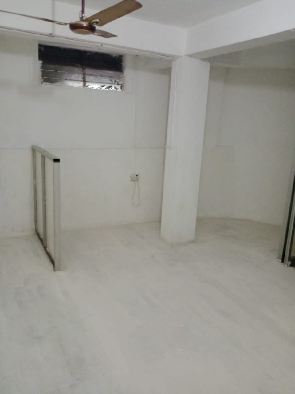 Rental Commercial Office Space 300 Sq.Ft. in Sivananda Colony
