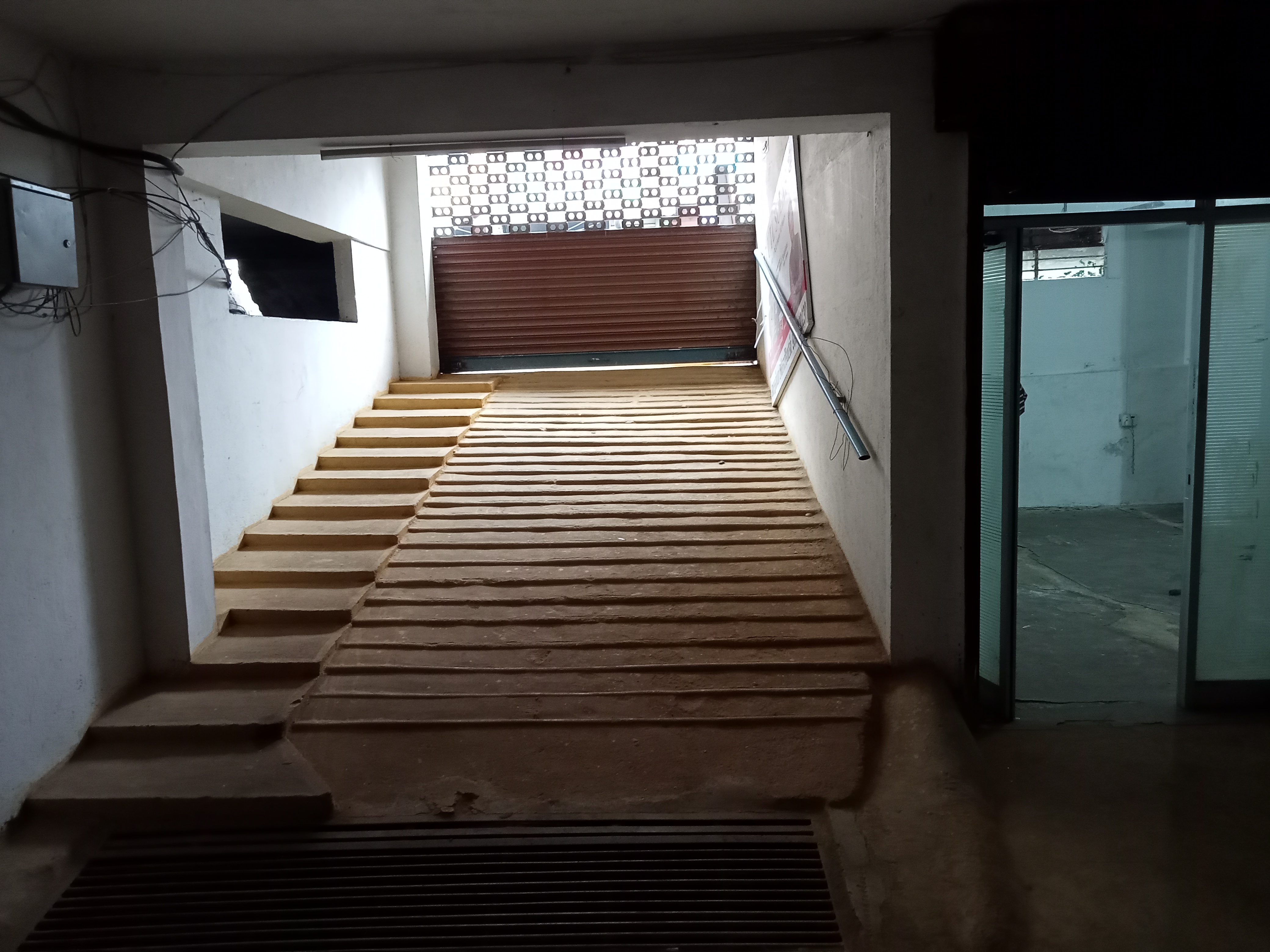 Rental Commercial Office Space 300 Sq.Ft. in Sivananda Colony