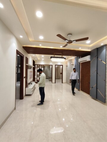 Parking in 4 BHK Builder Floor at Sector 88 – for Sale