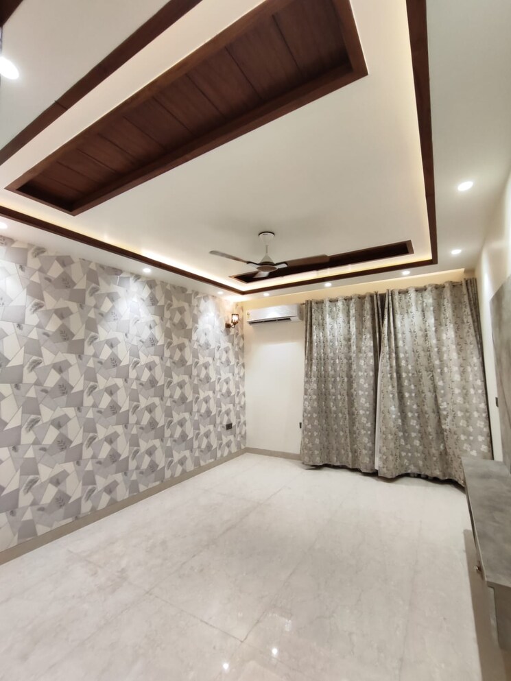 Balcony, sector 88 4 Bedroom 300 Sq.Yd. Builder Floor In Sector 88 Faridabad 6154787