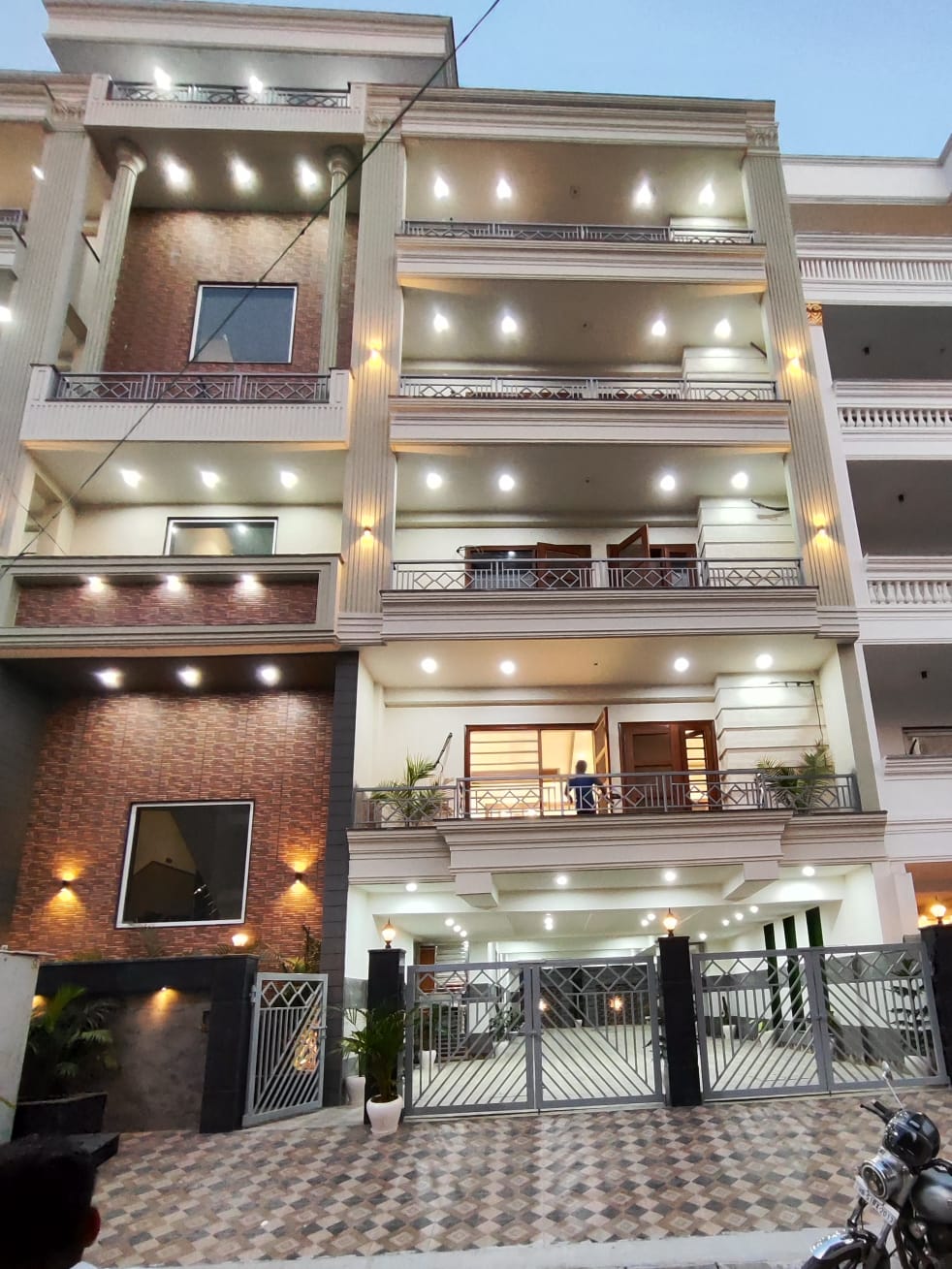 4 BHK + Pooja Room,Servant Room Builder Floor For Sale in Puri Laxuriya Builder Flo